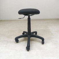 Tabouret avec roulette réglable 